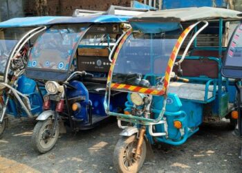 কাটোয়া শহরে টোটো চলাচলের উপর নিষেধাজ্ঞা জারি পুলিশের, আটক ১৬ টোটো