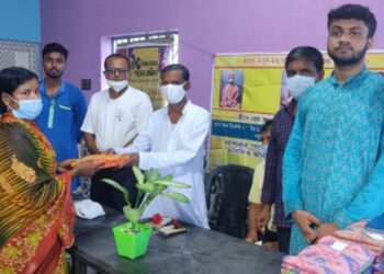 ‘১০ টাকার বাজার, পছন্দের অধিকার’, শারোদৎসবে অভিনব প্রয়াস পড়ুয়াদের