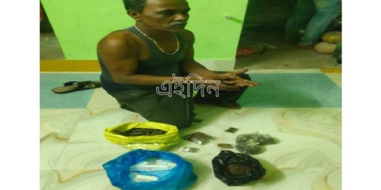 ভিলেজ পুলিশ ও সিভিক ভলেন্টিয়ার্সদের তৎপরতায় প্রচুর গাঁজা সহ গ্রেপ্তার গাঁজা কারবারী