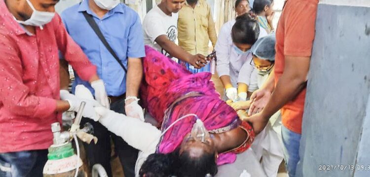 দুবরাজপুরে পথ দুর্ঘটনায় আহত বাইক আরোহী মহিলা