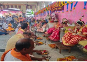 রাজ আমলের রীতি মেনে মহানবমীর দিন দেবীজ্ঞানে ৯ কুমারী মায়ের পুজো হল বর্ধমানের সর্বমঙ্গলা মন্দিরে