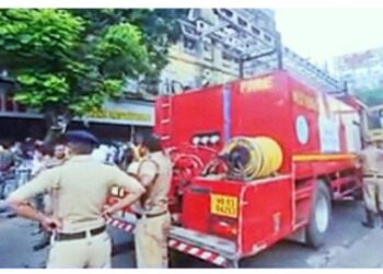 কলকাতার মল্লিক বাজারে রেস্তরাঁয় আগুন