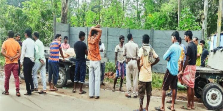 ভাতারে গ্রামবাসীদের তৎপরতায় সরকারি জায়গা জবরদখল রুখল পুলিশ