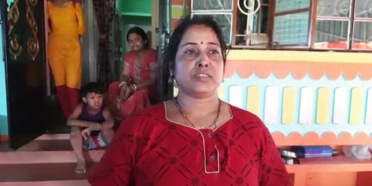 বধু নির্যাতনের অভিযোগে বাঁকুড়া সোনামুখীতে বিজেপি নেতার দাদাকে গ্রেফতার করতে গিয়ে উত্তেজনা