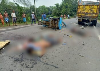 যাত্রীবাহী টোটো ও বালি বেঝাই লরির মুখোমুখি সংঘর্ষ, মৃত ৪ টোটো আরোহী