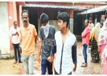 কাটোয়ায় বাবা-মা’কে আগ্নেয়াস্ত্র দেখিয়ে তাঁদের ২৩ বছরের মেয়েকে অপহরনের অভিযোগ, গ্রেফতার যুবক