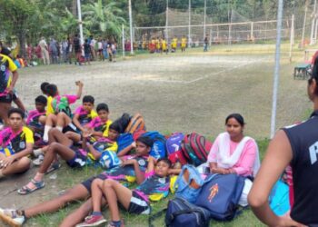 বালকদের রাজ্যস্তরের মিনি ভলিবল লিগের গ্রুপের প্রথম খেলায় বিজয়ী কাটোয়া ভারতী সংঘ