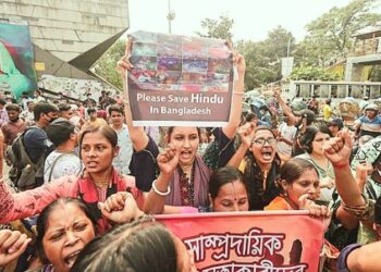 সাম্প্রদায়িক হিংসার প্রতিবাদে ঢাকার শাহাবাগে ধর্ণা প্রদর্শন