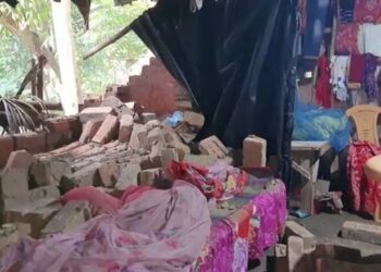 পূর্বস্থলীর মাগনপুর গ্রামে ইঁটের দেওয়াল চাপা পড়ে জখম অন্তঃসত্ত্বা মহিলাসহ ৫