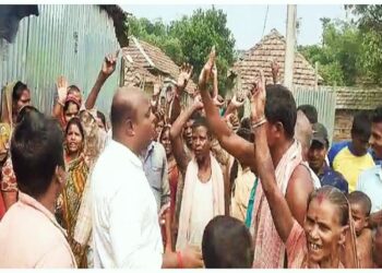 ফিরহাদ হাকিমের জনসভাতে যাওয়ার আবেদন করায় ‘বঞ্চিত’ গ্রামবাসীদের তাড়া খেলেন তৃণমূল নেতারা