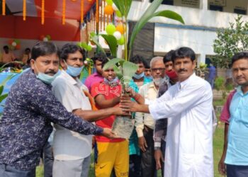 ‘সম্প্রীতি মঞ্চ’ গড়ে হজে যাওয়ার জন্য জমানো টাকায় রক্তদান শিবিরের আয়োজন করলেন মজনু শেখ