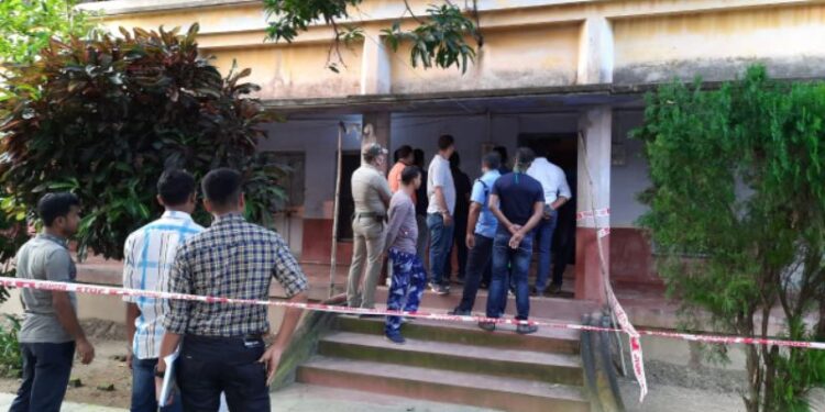 দুঁধে পুলিশ অফিসার, সিআইডি ও ফরেন্সিক দল তদন্তে নামলেও জট কাটছে না রায়নায় ব্যবসায়ী খুনের ঘটনার তদন্তে