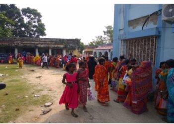 টাকা ঢোকেনি ‘লক্ষ্মীর ভান্ডারে’, কারন জানতে মন্তেশ্বরের বিডিও অফিসে লাইন উদ্বিগ্ন মহিলাদের