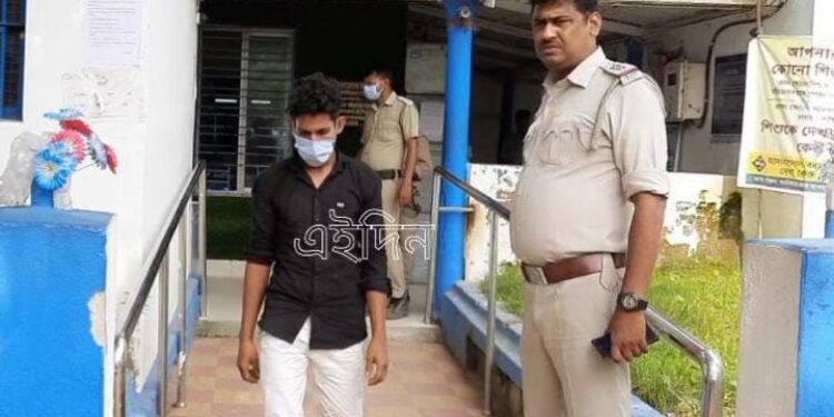 লাঠি দিয়ে পিটিয়ে ও হাতে ঝাঁটার কাঠি ফুঁটিয়ে বৃদ্ধ বাবাকে জখম করার অভিযোগে গ্রেপ্তার ছেলে