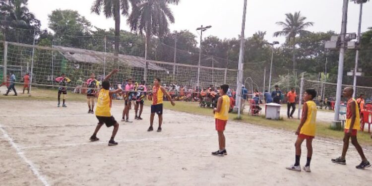 রাজ্যস্তরের মিনি ভলিবল লিগের কোয়ার্টার ফাইনালে পৌঁছল কাটোয়ার ভারতী সংঘ