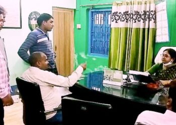 মানিকচকে ত্রাণ সামগ্রী আত্মসাতের অভিযোগ পঞ্চায়েত প্রধানের বিরুদ্ধে