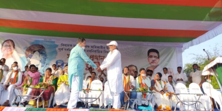 ভাতার এমপি হাইস্কুলের মাঠের নামকরন দলনেত্রীর নামে করার প্রস্তাব স্বপন দেবনাথের, বিরোধিতায় সিপিএম ও বিজেপি