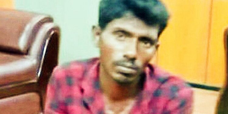 ‘টার্গেট’ ছিল স্ত্রী,বোরখা চিনতে ভুল হওয়ায় যুবকের হাতে খুন মহিলা দর্জি