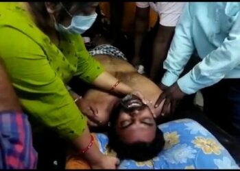 ঋনের কিস্তির টাকা শোধ দিতে না পারায় ব্যাঙ্ক ম্যানেজারের অপমান ! আত্মহত্যার চেষ্টা কৃষকের