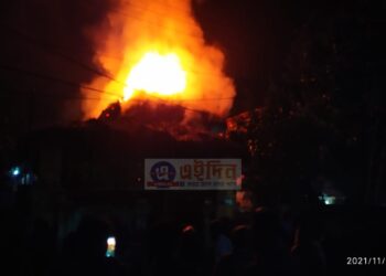 সন্ধ্যা প্রদীপের আগুন ছড়িয়ে ভস্মীভূত আস্ত বাড়ি