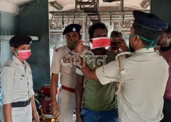 কাটোয়ায় মহকুমায় মাস্কবিহীনদের   ধরপাকড় অভিযানে পুলিশ, গ্রেফতার ২৭,আটক শতাধিক