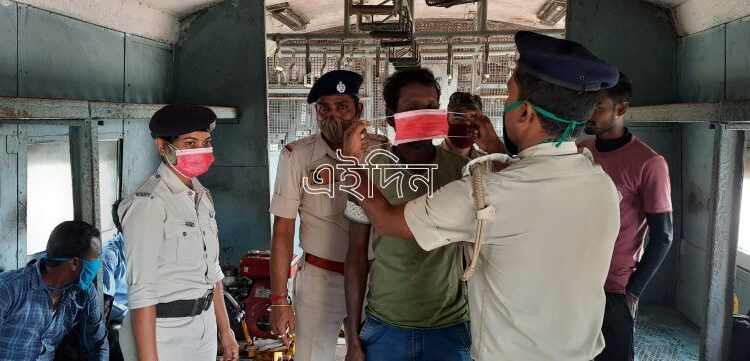 কাটোয়ায় মহকুমায় মাস্কবিহীনদের   ধরপাকড় অভিযানে পুলিশ, গ্রেফতার ২৭,আটক শতাধিক