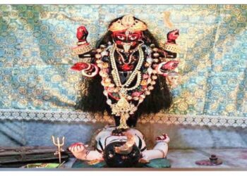 প্রাচীন রীতি মেনে পূজো হয়ে আসছে কেতুগ্রামের মুখোপাধ্যায় পরিবারের জয়কালীর, দেবীর ভোগে চ্যাঙ মাছ পোড়া আর লাউ-চিংড়ির তরকারি দেওয়া নিয়ম