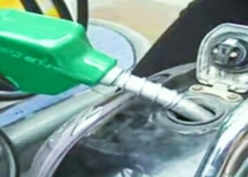 কেন্দ্রের পর বিভিন্ন রাজ্য সরকার কমাতে শুরু করেছে পেট্রোল- ডিজেলের ভ্যাট