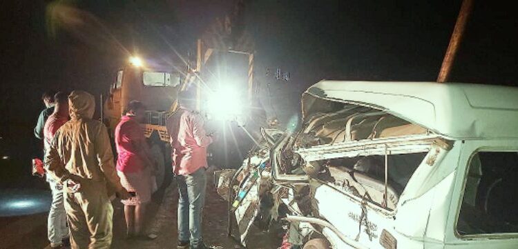 বর্ধমানে পথ দূর্ঘটনায় একই পরিবারের দুই শিশুসহ ৫ জনের মৃত্যু,আহত ৬