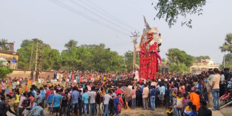 ভাতারে ছ’শ বছরের প্রাচীন ‘বড়মা’র বিসর্জনে কড়া নিরাপত্তা, ড্রোনের সাহায্যে নজরদারি পুলিশের