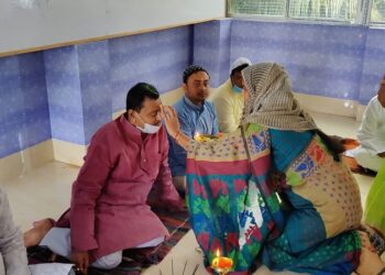 সম্প্রীতির ভাইফোঁটায় রাজ্যের মন্ত্রী স্বপন দেবনাথ