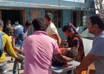 করোনার টিকা নিতে যাওয়ার পথে বাইক দুর্ঘটনায় আহত দম্পতি