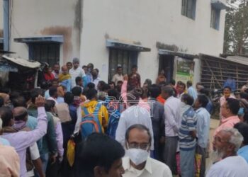 সহায়কমূল্যে ধান বিক্রির রেজিস্ট্রেশনে হয়রানির অভিযোগ, বিক্ষোভ চাষীদের