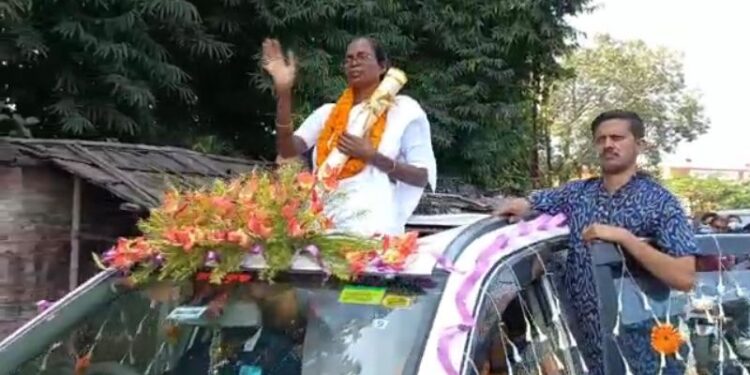 পদ্মশ্রী কমলী সোরেনকে নিয়ে আরএসএসের ছাত্র সংগঠনের মিছিল