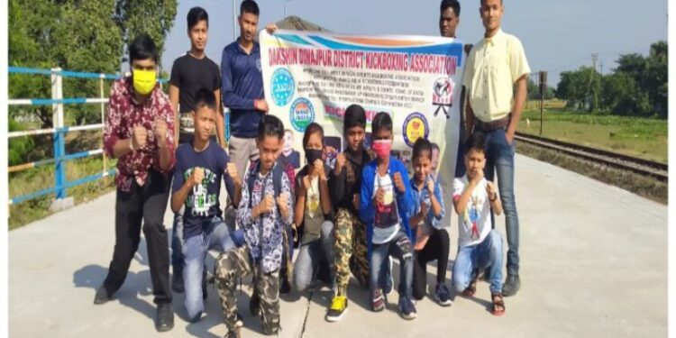 রাজ্য স্তরের কিকবক্সিং প্রতিযোগিতায় দক্ষিণ দিনাজপুর জেলার ১২ জন প্রতিযোগী