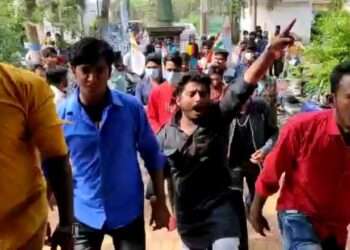 বাঁকুড়ায় কলেজ খোলার প্রথম দিনেই প্রকাশ্যে তৃণমূল ছাত্র পরিষদের গোষ্ঠীকোন্দল