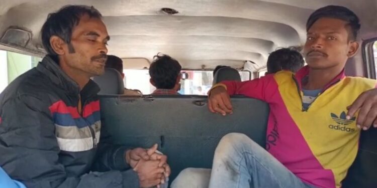 চাঁচলে ফাঁকা বাড়িতে একাধিক তালা ভেঙে চুরির ঘটনায় গ্রেফতার ৩