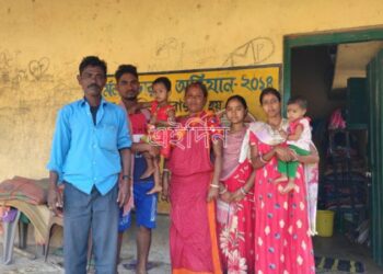 অতিবৃষ্টিতে বাড়ি ভেঙে যাওয়ার পর শিশুশিক্ষা কেন্দ্রই ছিল অস্থায়ী আশ্রয়স্থল, পঞ্চায়েত থেকে ঘর খালি করার নোটিশে বিপাকে ৮ সদস্যের পরিবার