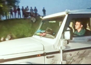 বালি ঘাটে ভূমি দফতরের আধিকারিক পৌছাতেই দামোদরে ঝাঁপ ট্রাক চালকের