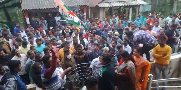 দলীয় নেতাকর্মীদের বিক্ষোভের মুখে পড়লেন মেমারীর বিধায়ক মধুসূদন ভট্টাচার্য