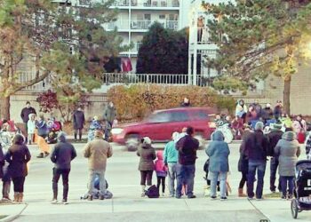 আমেরিকায় ক্রিসমাস প্যারেডে বেপরোয়া গাড়ির ধাক্কা, আহত ২০