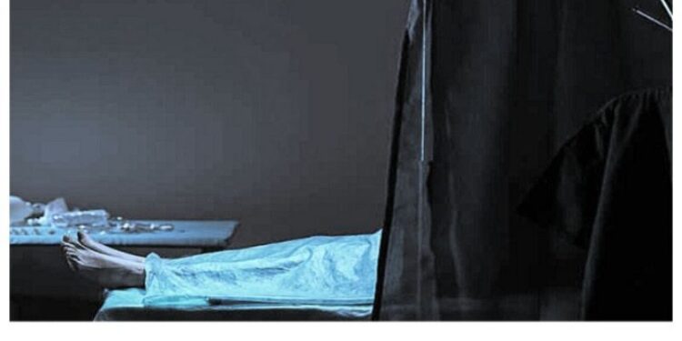 সাত ঘন্টা মর্গের ফ্রিজারে থাকার পর জীবন্ত হয়ে উঠল লাশ