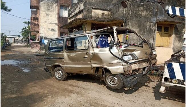 ভাতারে রাস্তার পাশে দাঁড়িয়ে থাকা প্রৌঢ়কে পিষে দিল বেপরোয়া গতির মারুতি