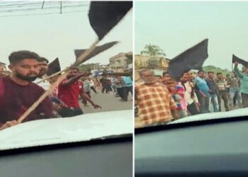 বিজেপির রাজ্য সহ সভাপতিসহ একাধিক নেতাকর্মীকে আটক করল বাঁকুড়া জেলা পুলিশ, দিলীপ ঘোষকে কালো পতাকা দেখানোর অভিযোগ তৃণমূলের বিরুদ্ধে