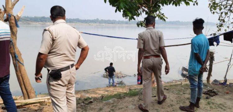 কাটোয়ায় ভাগীরথী থেকে অজ্ঞাতপরিচয় তরুণীর পচাগলা দেহ উদ্ধার ঘিরে চাঞ্চল্য