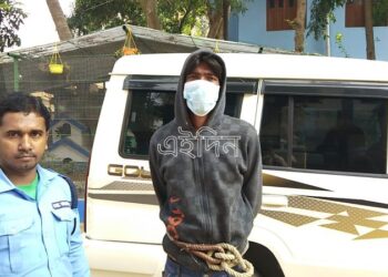 সদর্পে বিনা চালানে লরিতে ওভারলোড বালি নিয়ে যাবার কথা সাংবাদিককে জানিয়ে গ্রেপ্তার লরি চালক