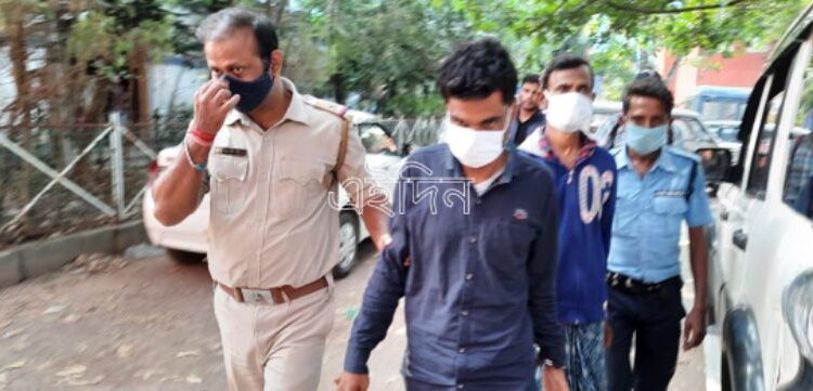 পূর্ব বর্ধমানের মঙ্গলকোটের স্কুলে ১৩ কম্পিউটার চুরির অভিযোগে গ্রেফতার ওই স্কুলেরই কম্পিউটার শিক্ষক