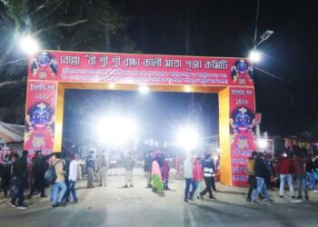 ঐতিহ্যপূর্ণ বোল্লা রক্ষা কালীর পুজোর দ্বিতীয় দিনে উৎসব মুখর এলাকা