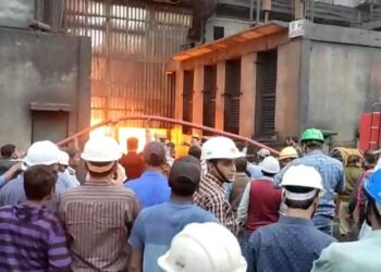 জামুড়িয়ায় কারখানায় বিদ্যুতের ট্রান্সফর্মারে ভয়াবহ অগ্নিকান্ড