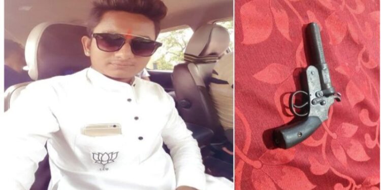 পেট্রোল পাম্পে আগ্নেয়াস্ত্র দেখিয়ে হুমকি !  অস্ত্রসহ গ্রেপ্তার বিজেপির যুব মোর্চা নেতা